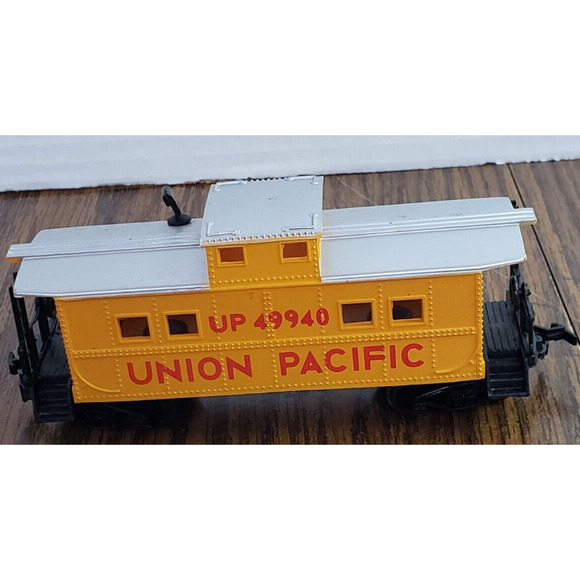 Life Like HO Scale Union Pacific 49940 Caboose - Picture 1 of 8